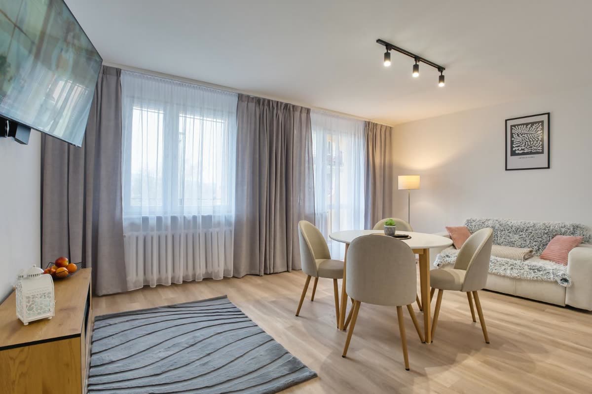 Salon po remoncie w mieszkaniu z oferty Uniwest